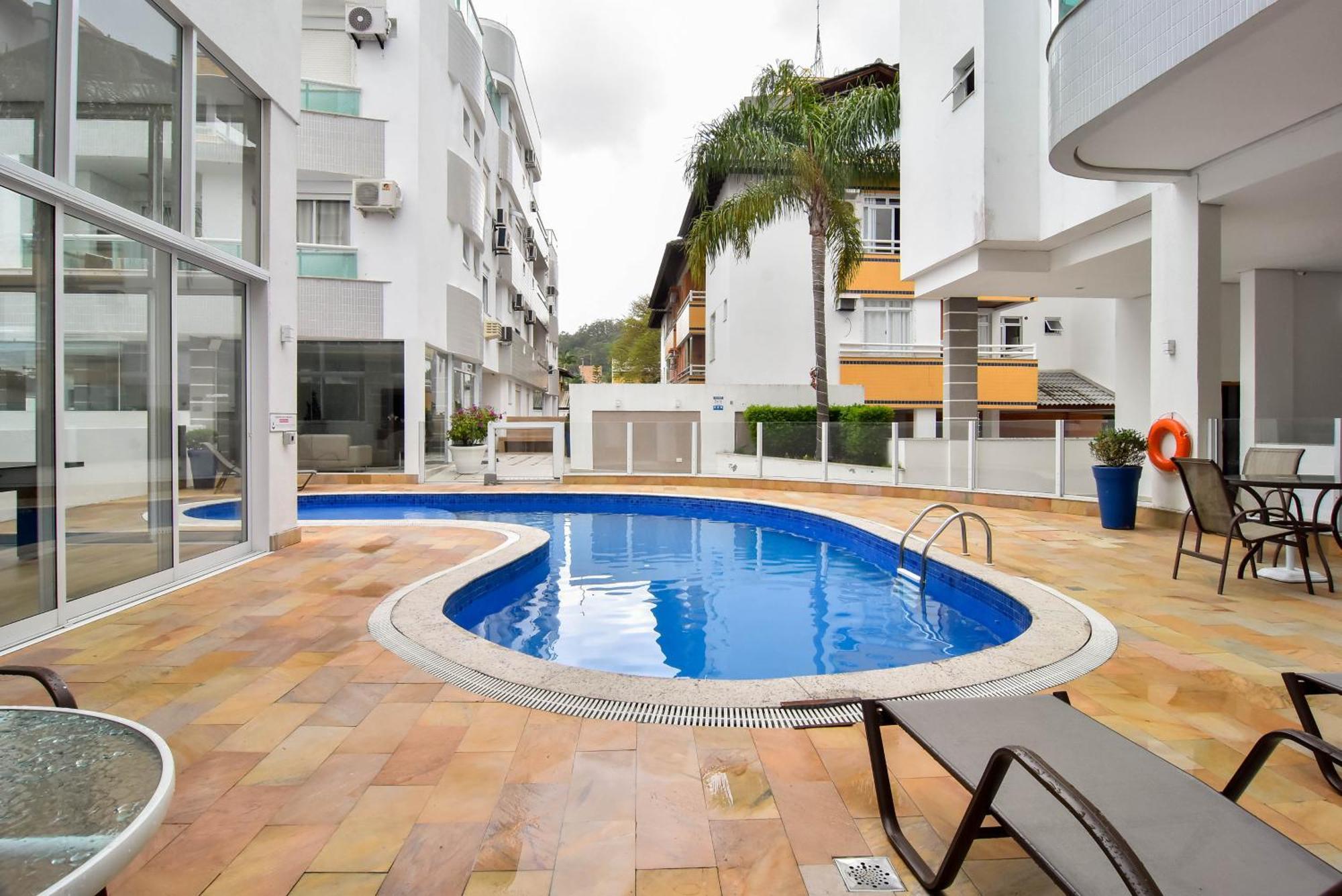 1 Quadra Da E Piscina P1881 *